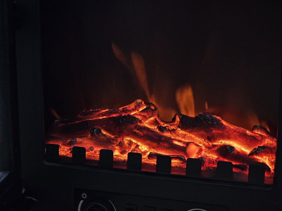 Șemineu electric HOMCOM 2000W, efect flacără, foarte puțin folosit