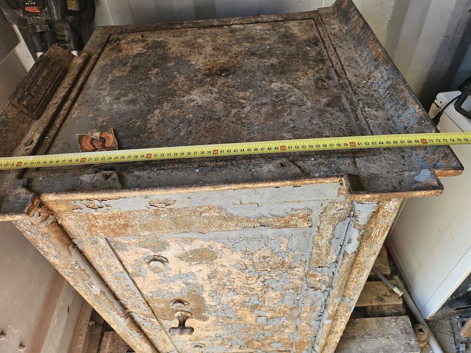 Vând seif foarte vechi