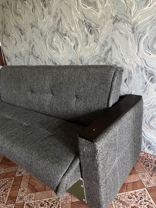 Диван серого цвета б/у