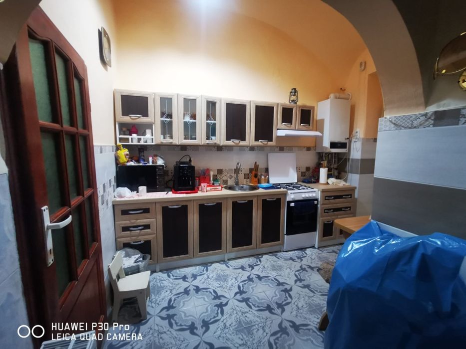 Vând apartament la curte 2 camere