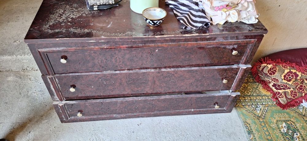 Продаётся мебель спальня и маленькая кроватка детская