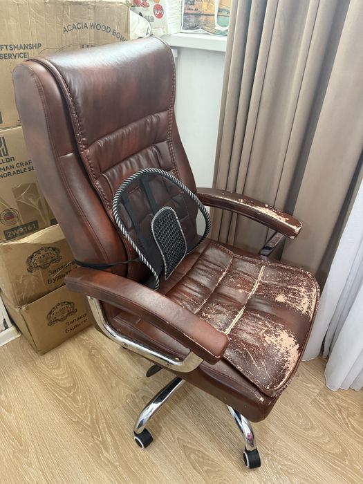 Продам кресло. требует реставрации