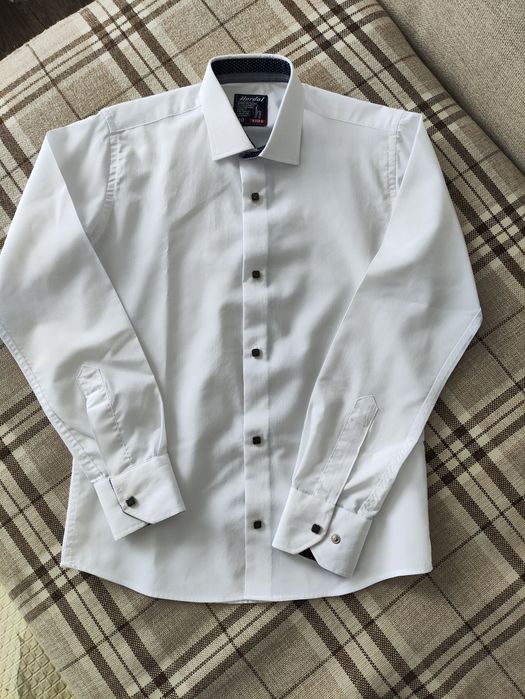 Белая рубашка на мальчика