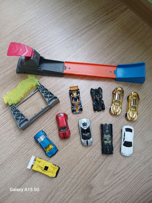 Коли Hotwheels и рампа