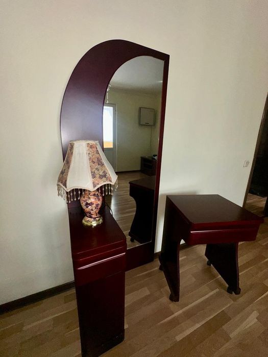 Комод с зеркалом