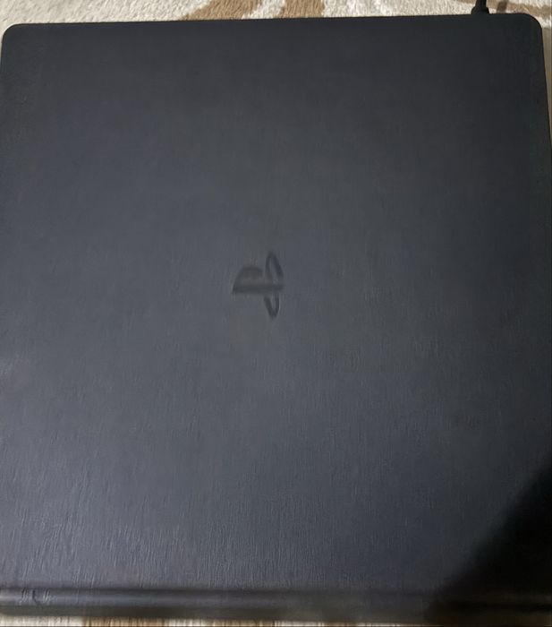 Пс4 и 2 джостика состояние хорошое.Есть игры