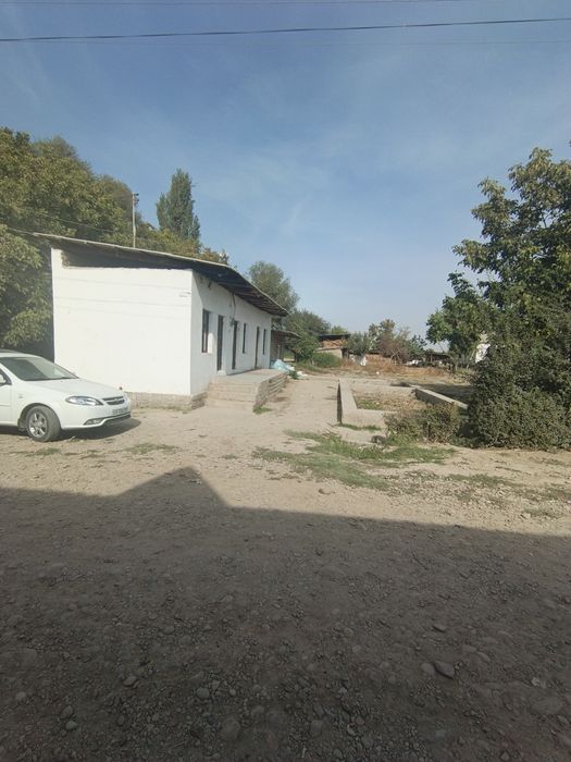 Uchastka sotiladi 6 sotix 3 xona