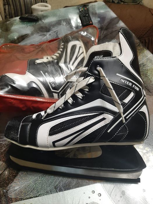 Продам  новые коньки.