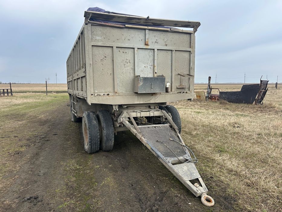 Продам бортовой прицеп 6.20 камаз