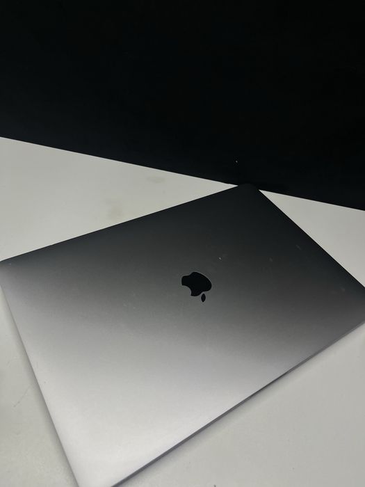 MacBook pro 2022 M2