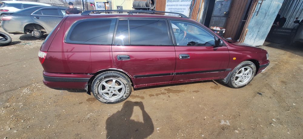 Продам тойота карина е универсал