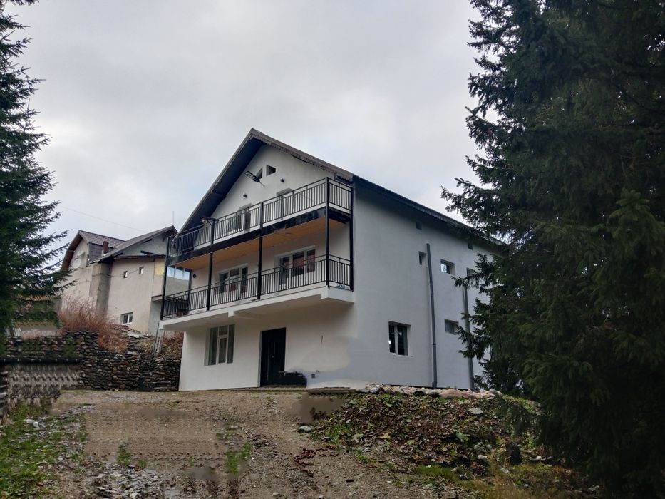 Vând casă în stațiunea montană Rânca