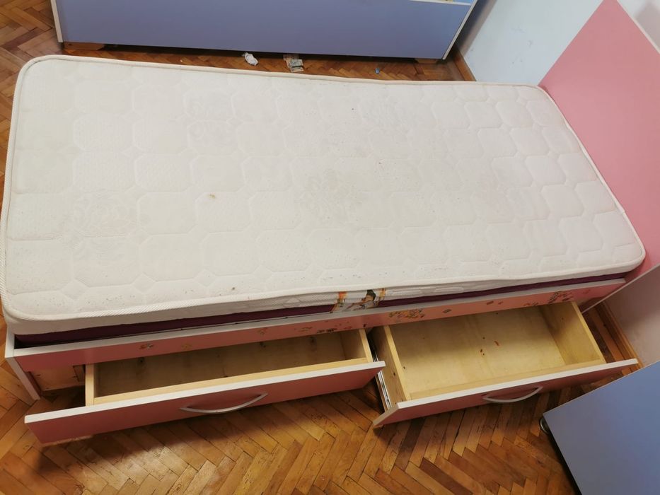 Vând dormitor copii(fata și băiat)