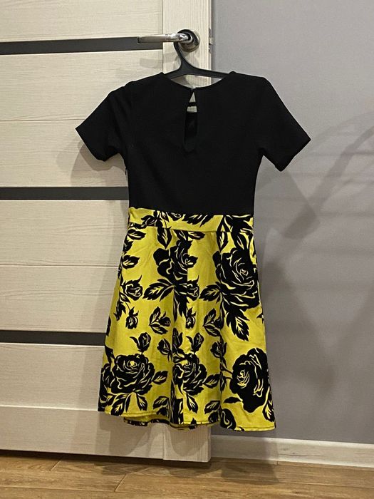 Продам красивое платье для девочки.