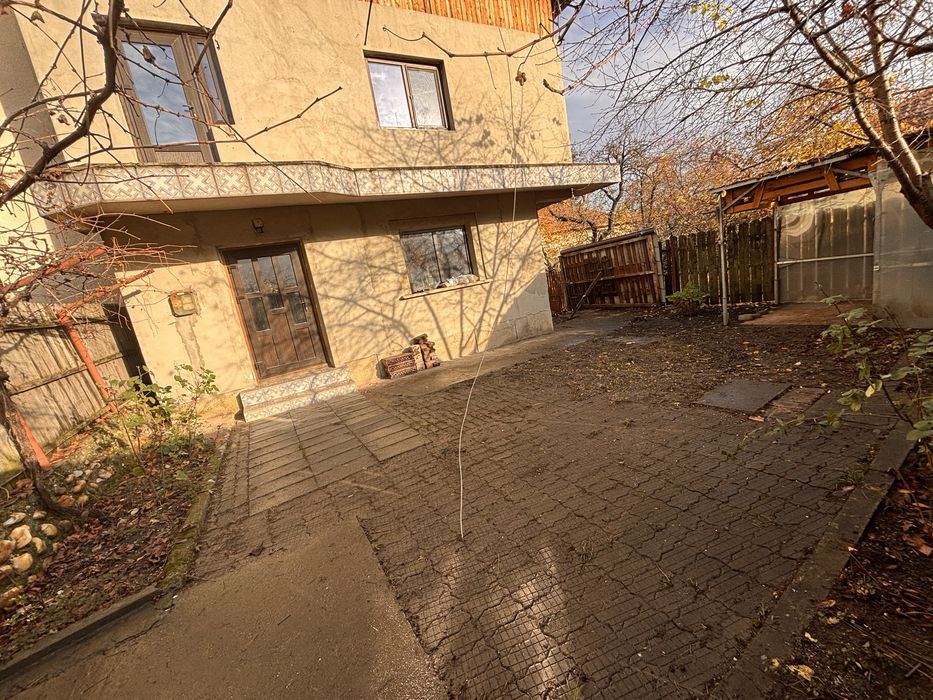 Casa Pitesti  cu curte