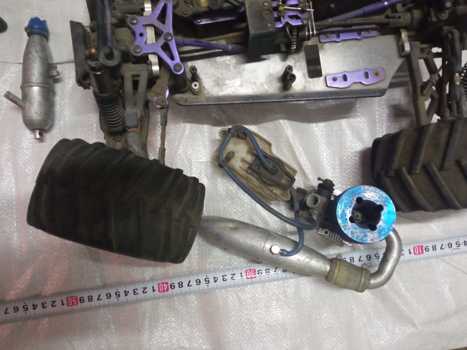 Машина на радиоуправлении с ДВС