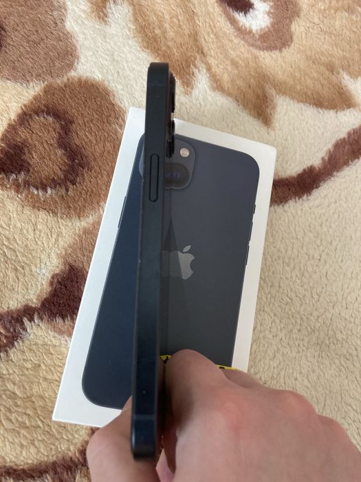 Продам iPhone 13.
