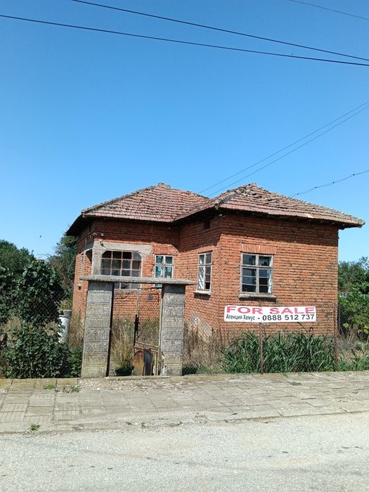 Къща на ул . Дунав.