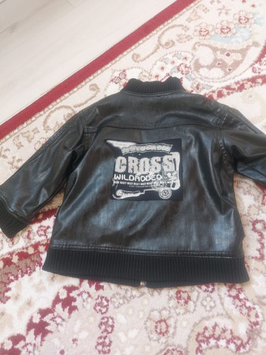 Продам кожаную куртку на мальчика