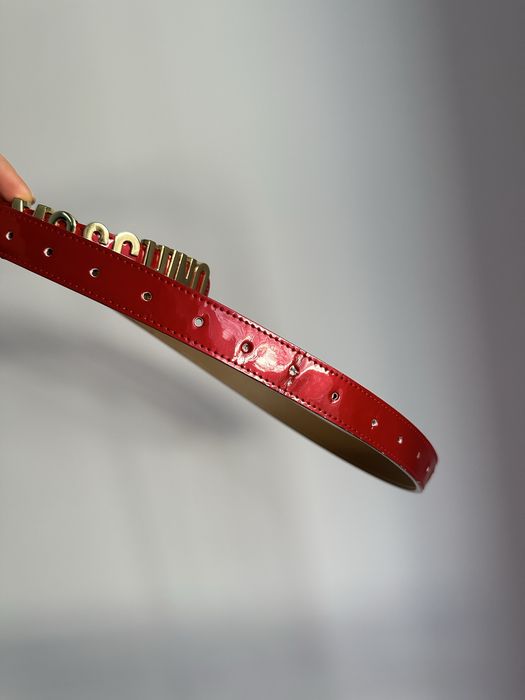 Moschino червен лачен колан