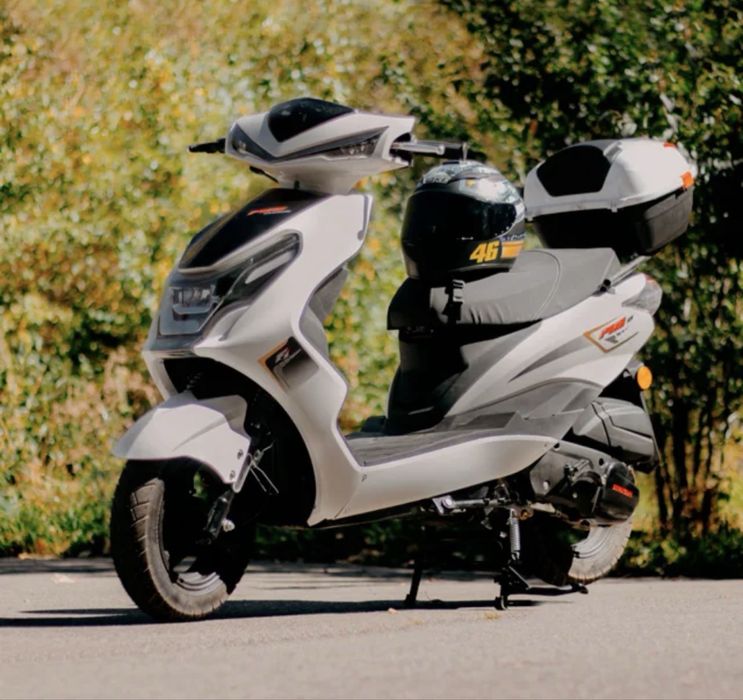 Мопед м8 с шлемом