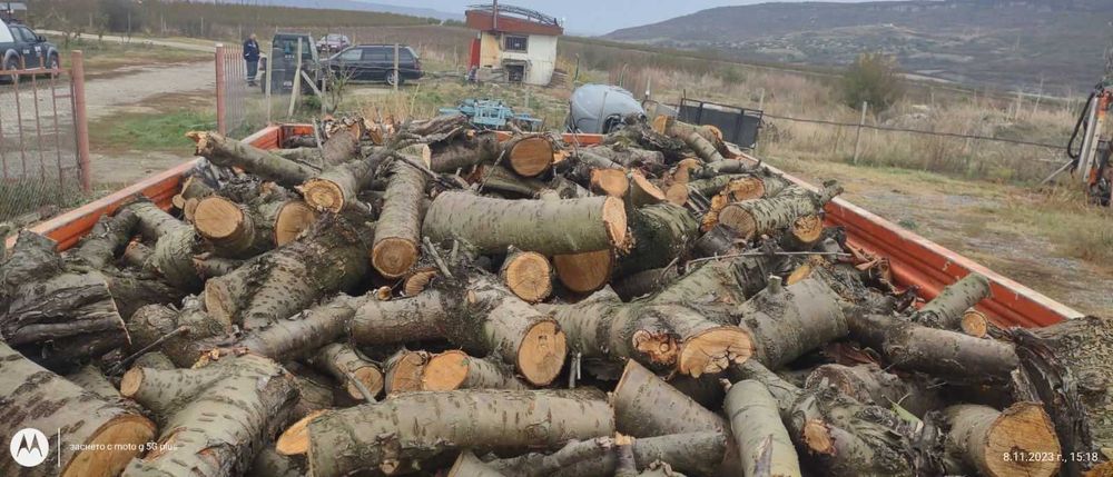Продавам дърва за огрев