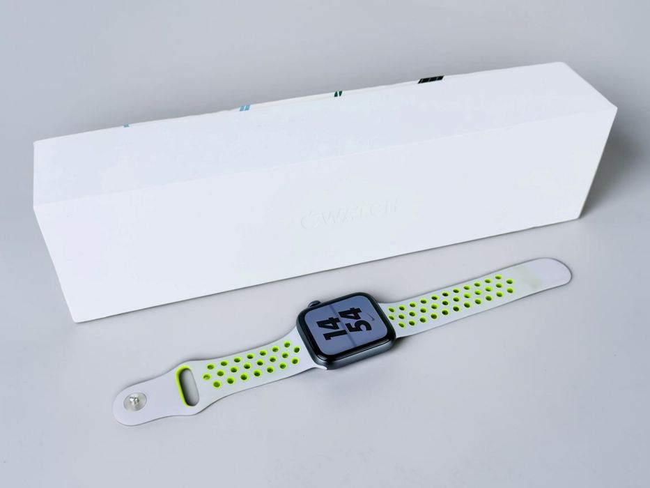 Apple Watch Series 4 Nike GPS 44mm Space Gray Перфектен! Гаранция!