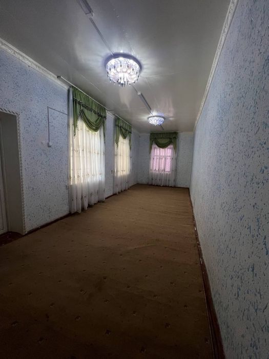 Hovli sotiladi. Farhod savxozdan mostni oldida joylashgan.