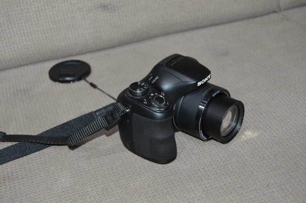 Aparat Foto Sony Cyber-shot DSC-H100 – 16.1 MP, Zoom Optic 21x, Stabilizare Optică, În stare perfectă