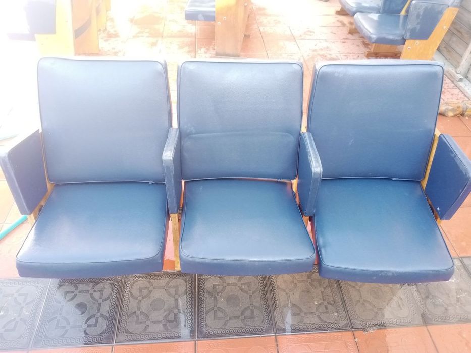 Yaxshi holatdagi kreslo stul arzon narxda sotiladi