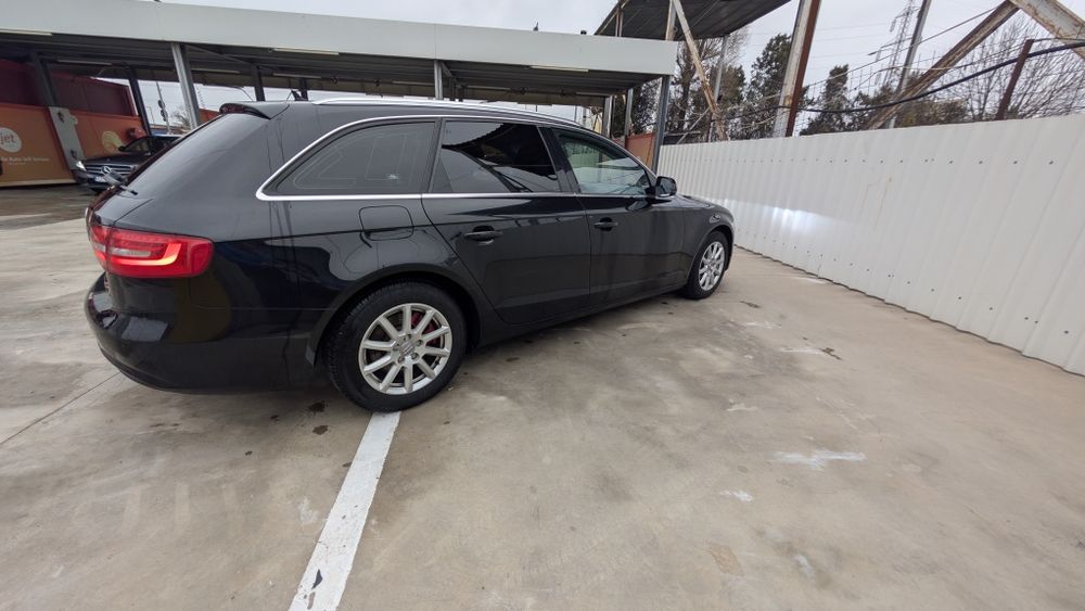 Vând Audi A4 Avant