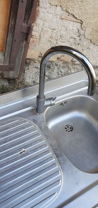 Vana din fonta + baterie + chiuveta bucatarie
Stare foarte buna de uti