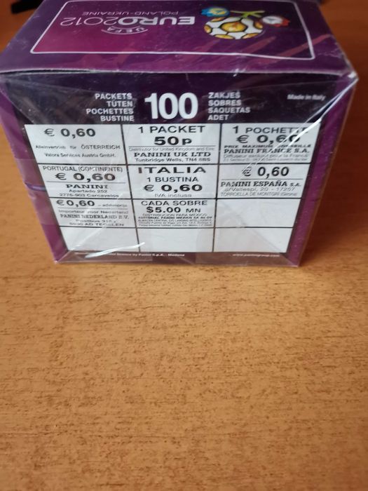 Cutie Panini UEFA EURO 2012 Varianta Internațională cu 100 de plicuri