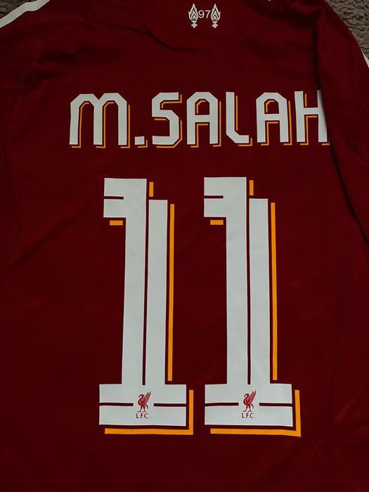 Jersey Liverpool 2025/2026 home kit, Salah