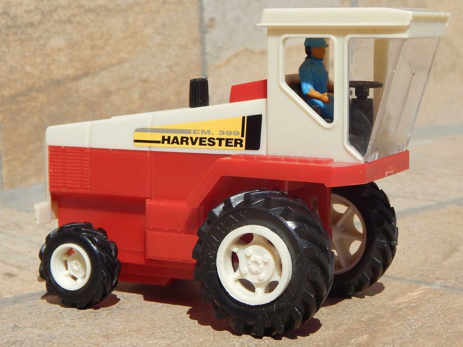 Jucarie combina agricola EM 399 Harvester New Ray 1999 plastic