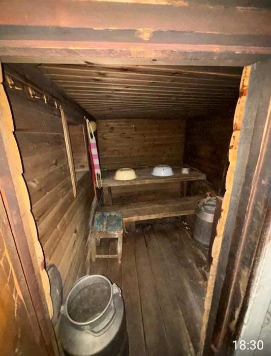 Два дома на одной ограде