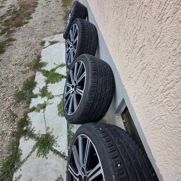 Jante volvo v 60 cu anvelope 235/40R18+ Capcele centrale originale volvo