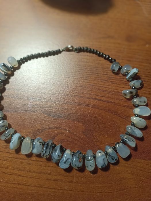 Продам колье из черного и серого агата