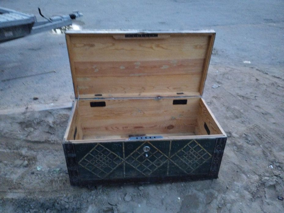 Продам сундук. Деревянный