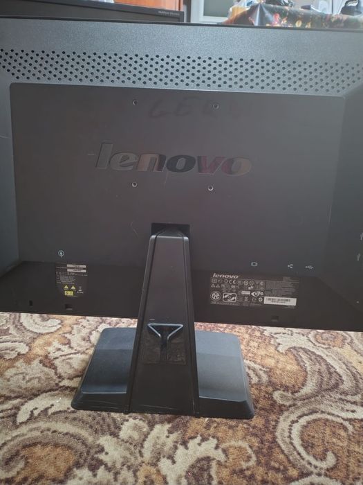 Monitoare Lenovo