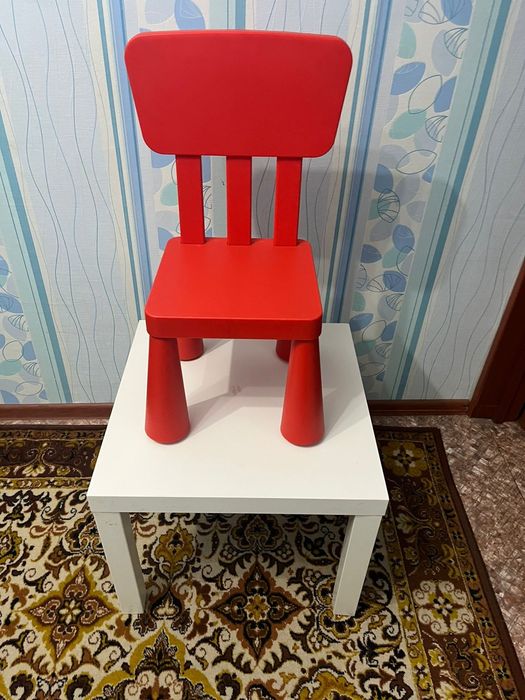 Продам детский стул и столик