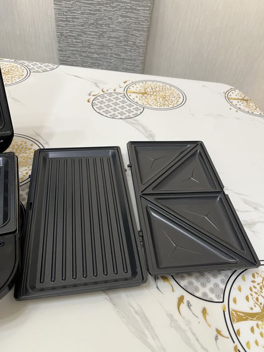 Вафельница почти новая