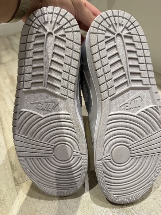 Jordan mid 1, marimea 40