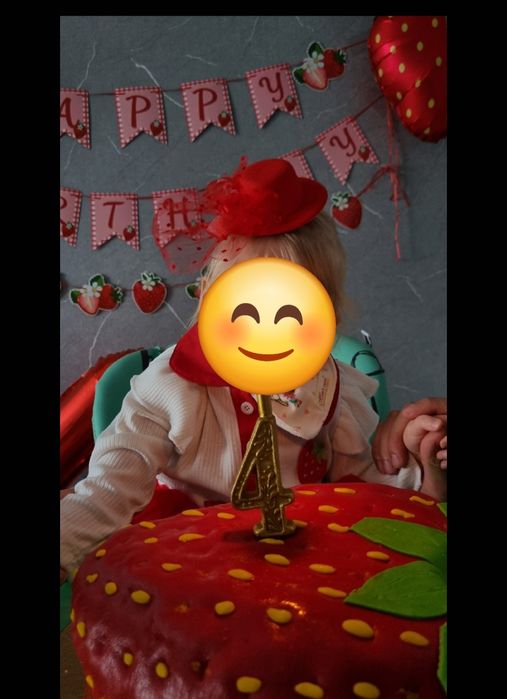 Платье клубничка