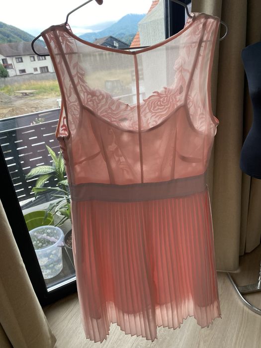Rochie elegantă, model deosebit