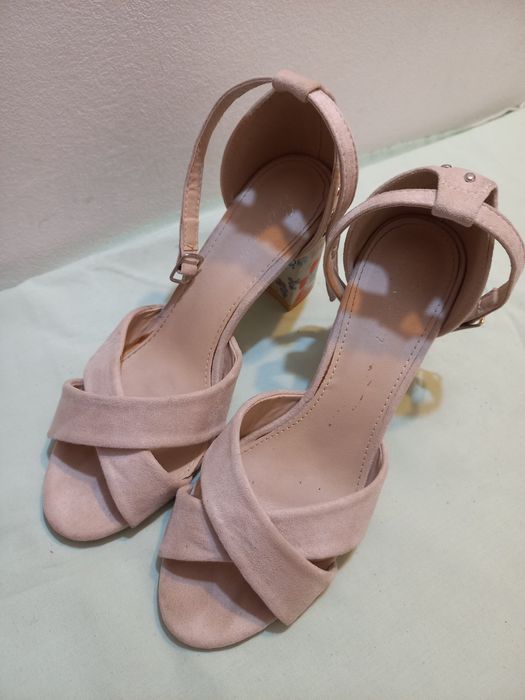 Pantofi cu toc 40