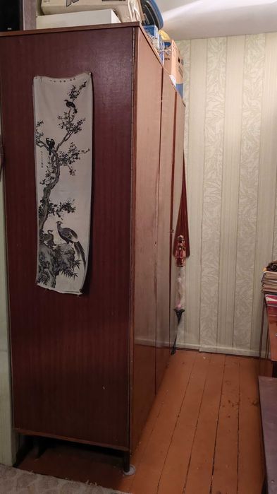 Продам шкаф под одежду.