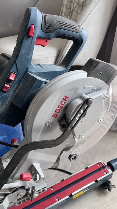 Торцовочная пила Bosch