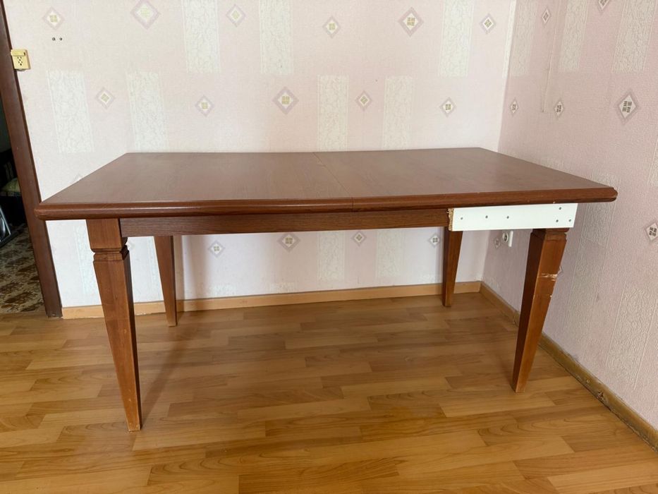 Стол для гостинной.