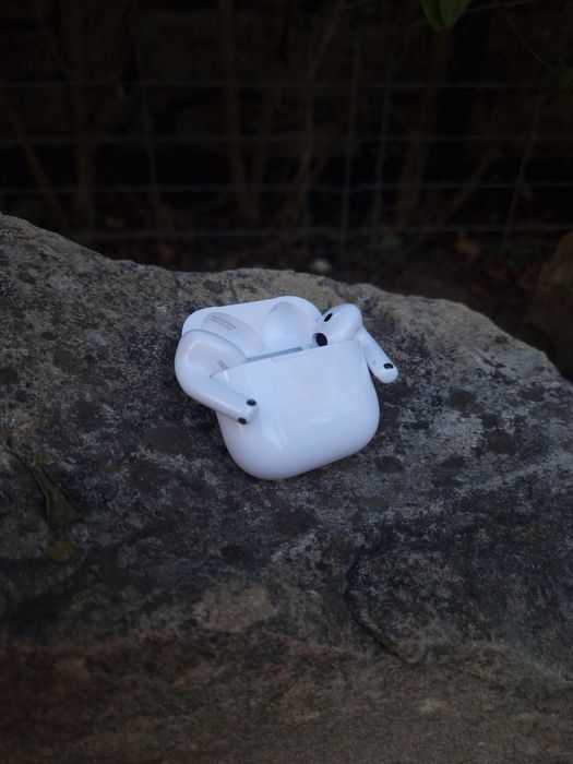*AirPods Gen 4 *